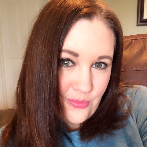 Meet your Posher, Jackie - Picture 2 of 2